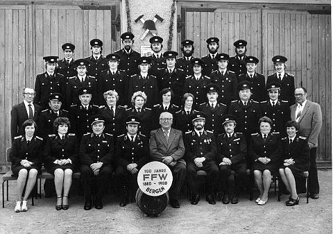 Gruppenbild zur 100-Jahrfeier 1980 mit Bürgermeister Fomin